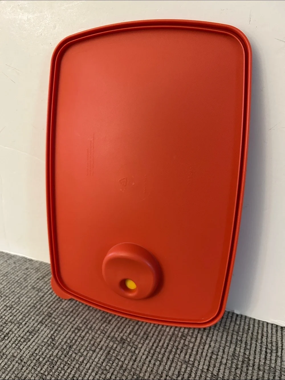 Tupperware rock n serve replacement Lid orange rectangle with Yellow Vent Plug